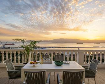 Rock Hotel - Gibraltar - מרפסת