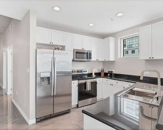 Modern 3 bedroom condo in downtown w free parking - Orlando - Küche