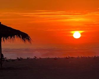 Beautiful sunsets front beach view ,peaceful - Cerro Azul - Playa