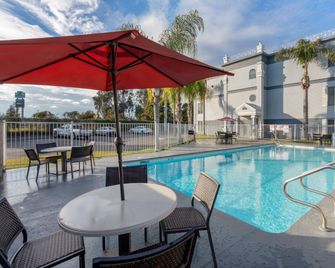 Best Western Colonial Inn - Selma - Zwembad
