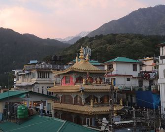 Hotel Buddha's Abode- Best Hotel in McleodGanj Main Market - Dharamshala - Вигляд зовні
