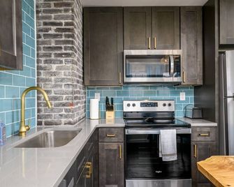 New! Welcome to the Jungle, Baby! 3br2ba Hot Tub! - Louisville - Cocina