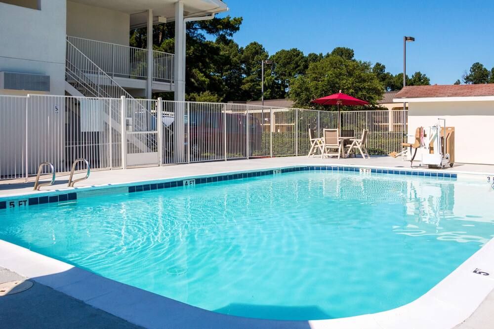Motel 6 Longview, TX - Longview - Pool