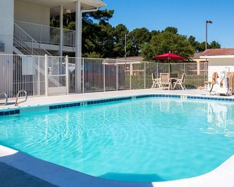 Motel 6 Longview, TX - Longview - Piscina