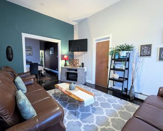 The Avondale Guesthouse - Chicago - Living room