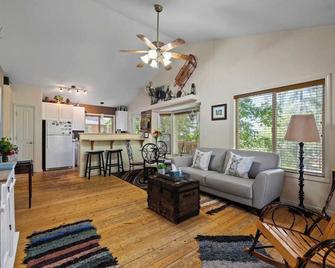 2 Bedroom Mountain Cabin with Wellness Retreat Upgrades Near Yosemite and Dodge Ridge Ski Resort - Tuolumne