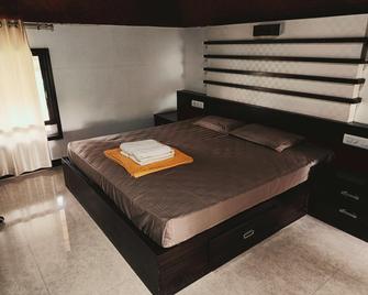 Gouri's Homestay - Varkala - Bedroom