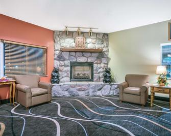Super 8 by Wyndham Osseo WI - Osseo - Lobby