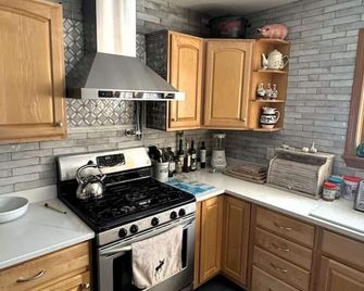 Private 5-Acre Escape - Pool, Lake & Gardens - Bristol - Kitchen