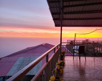 Saiva Hill Resort - מוסורי - מרפסת