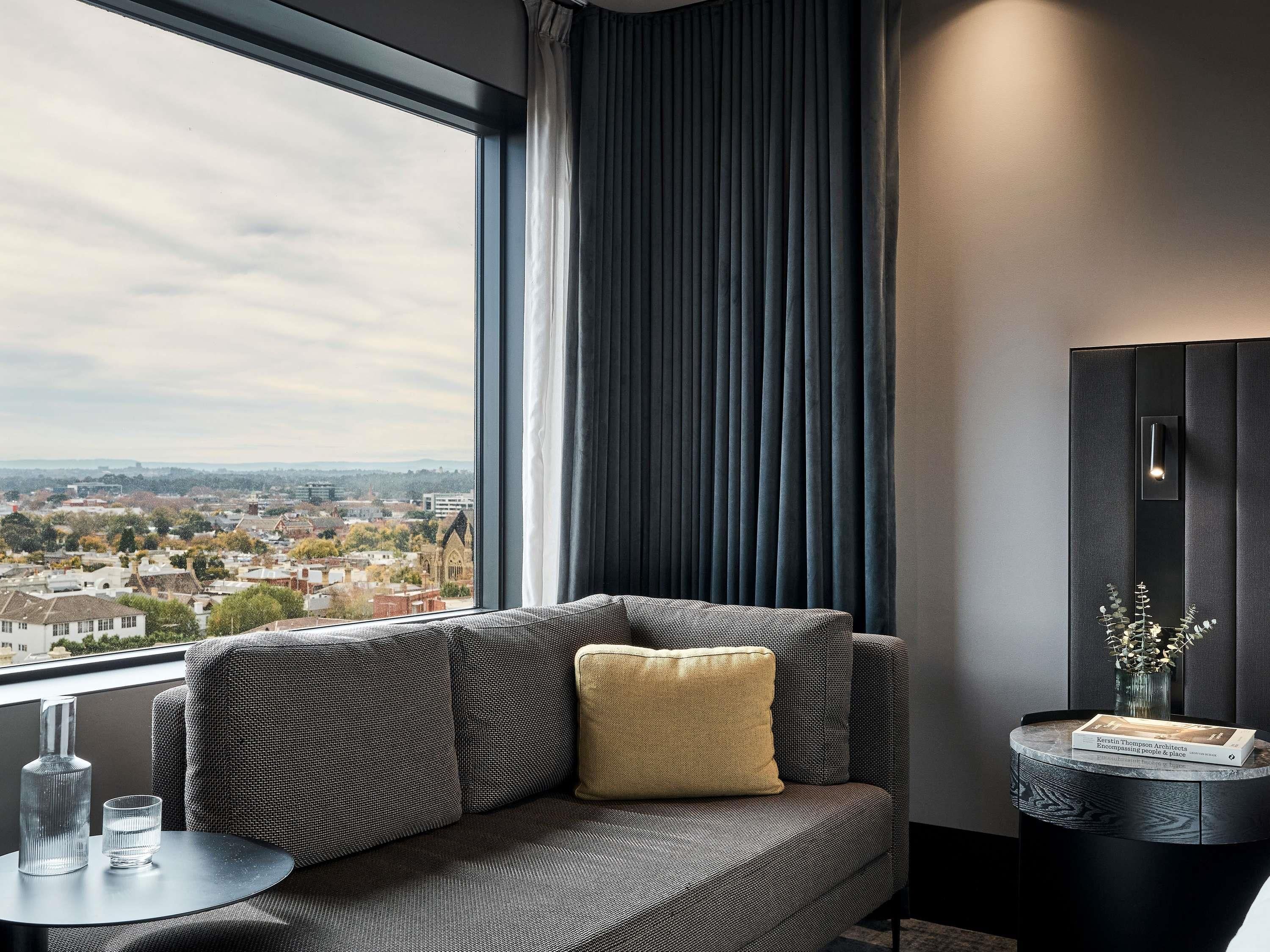 Pullman Melbourne On The Park thumbnail 3