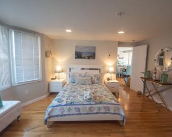Direct Ocean Front Oasis - Sleeps 6! Very Spacious!! 25x30 Ft Exclusive Use Deck - Truro - Bedroom