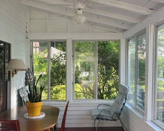 It's better to wake at the lake! 3 bedroom with lovely lakefront view - Poland