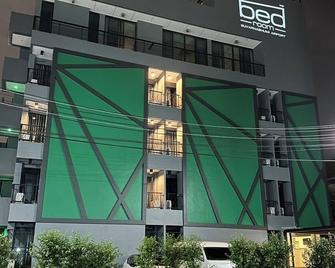 Bedroom at Suvarnabhumi Airport - Bang Sao Thong - Budova