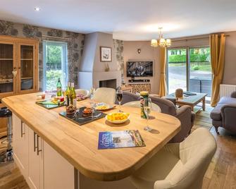 11 The Courtyard Cottages: Luxury Holiday Accommodation - Pet Friendly - Fort Augustus - Salle à manger