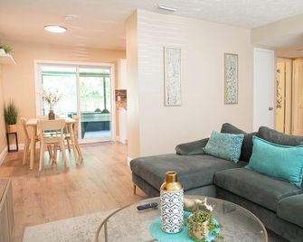 Family Home Tampa - Tampa - Living room