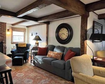 Charming Cottage in White Mountains, Bethlehem, NH - Bethlehem - Sala de estar