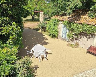 La Glycine - Luçon - Patio