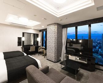 APA Hotel & Resort〈Osaka Namba Ekimae Tower〉 - Osaka - Living room