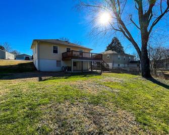 Entire Home in Gallatin - 29mi to Downtown Nashville or Lyft - Gallatin - Building