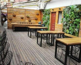 Dengba Hostel Shanghai Flagship Store - Shanghai - Patio