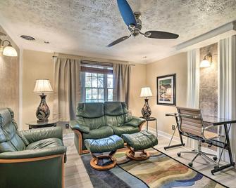 Efficiency Apt Shared Conference Room, Patio - Greenville - Sala de estar