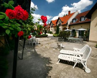 Keszi Panzió - Budakeszi - Patio