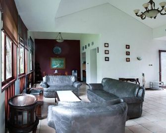 Villa Lovender Klub Bunga A14 - Batu - Living room