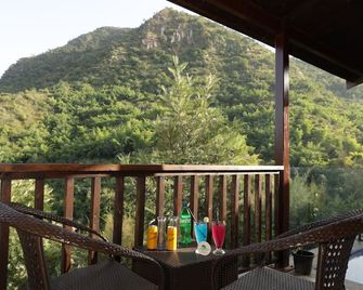 Vasant Kunj Nature Resort Udaipur - Udaipur - Ban công