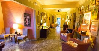Casa de Amistad Guesthouse - Vieques - Living room
