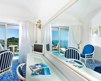 Hotel La Vega Capri - Capri - Living room