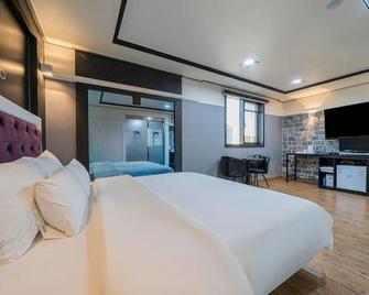 Ulsan Ilsan Namuneulbo - Ulsan - Habitación