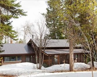 Cabin in Woods Moments from Wilson w Jackson Hole Property Management - Wilson - Building