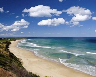 Spacious Coastal Retreat 400m to the Beach - Torquay - Playa