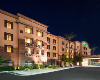 Holiday Inn & Suites Goodyear - West Phoenix Area - Goodyear - Edificio