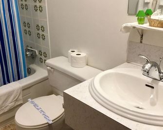 Villagers Inn - Fruitvale - Bathroom