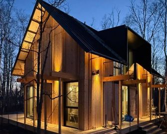Luxury Lake Front Cottage - Lac Du Bonnet