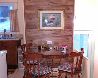 Bungalow With Luxury Appointments, Great Price! Pet Friendly w/fee - Youngwood - Dining room