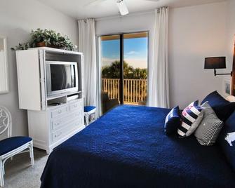 Ocean's Edge - Sip Your Coffee and Watch the Waves as you Enjoy the Gulf View Balcony, Accessible From the Living Room and the Master Bedroom 2 Condo by RedAwning - Dauphin Island - Habitación