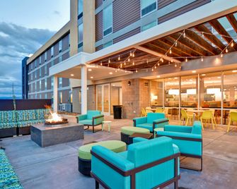 Home2 Suites By Hilton Helena - Helena - Innenhof
