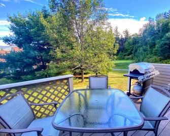 F6 Townhome with golf course and mountain views in Bretton Woods next to Mt Washington HotelF6 - Carroll - Patio