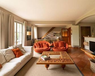 house in the middle of a landscape (tennis pool) - Ittre - Sala de estar