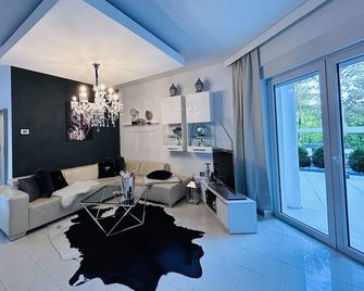 Luxury vacation need not be expensive !!! - Człuchów - Living room