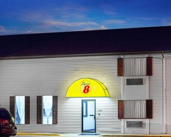 Super 8 by Wyndham Columbus - Columbus - Edificio