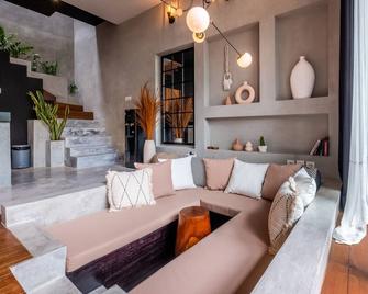 Hebe Villa by Betterplace - North Kuta - Living room