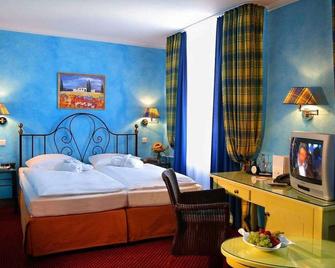 Hotel Goldene Traube - Coburgo - Camera da letto