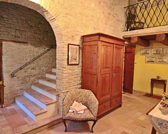 Holiday Home in Serrungarina Near the Lake - Serrungarina - Sala de estar