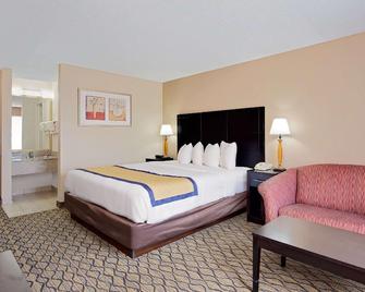 Baymont Inn & Suites Kalamazoo East - Kalamazoo - Habitación