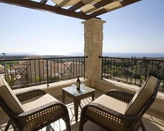 3 Bed High Spec Villa in Tala \/Amazing Sea Views\/Heated Pool & Car Included - Tala - Balcony