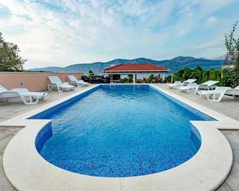 Apartment Posa - Racisce - Piscina